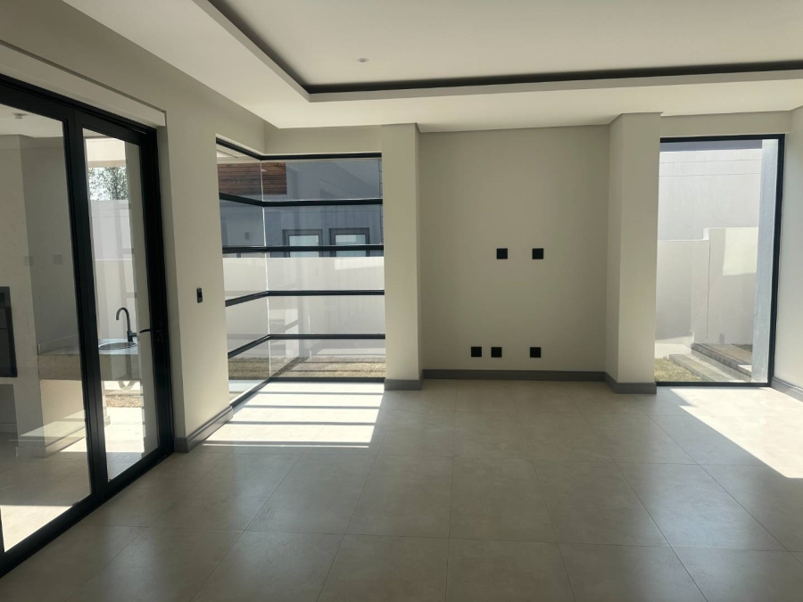 5 Bedroom Property for Sale in Eye of Africa Gauteng