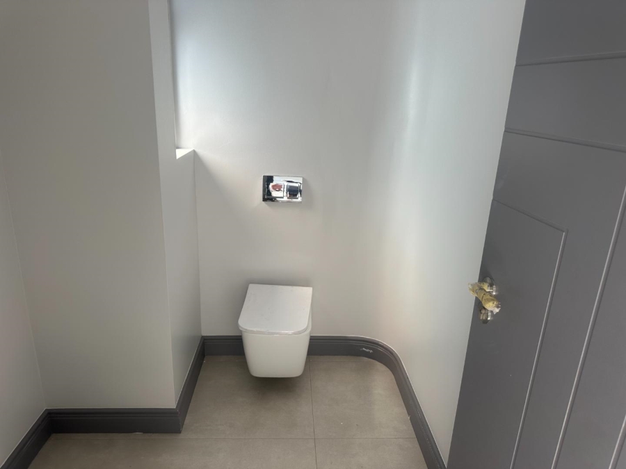 5 Bedroom Property for Sale in Eye of Africa Gauteng