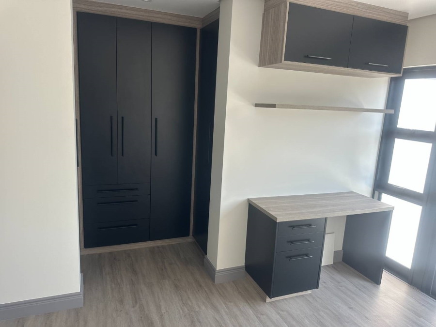 5 Bedroom Property for Sale in Eye of Africa Gauteng
