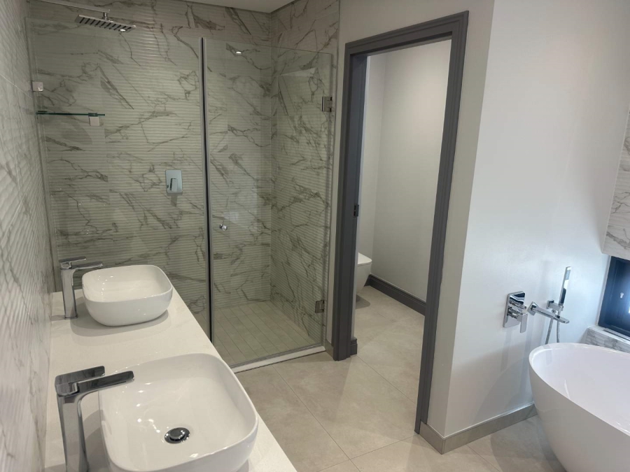 5 Bedroom Property for Sale in Eye of Africa Gauteng