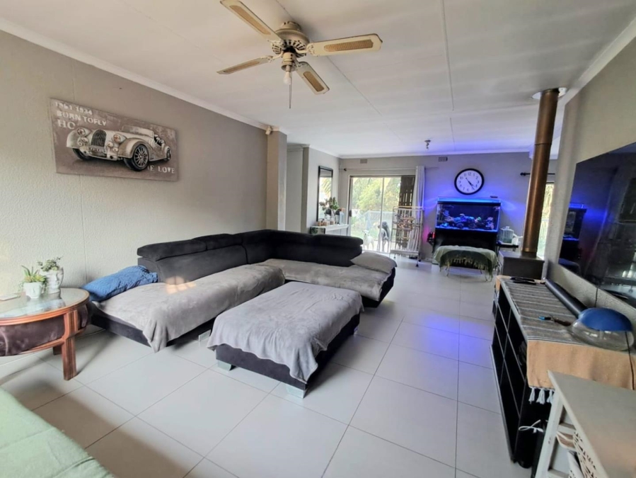 3 Bedroom Property for Sale in Brackendowns Gauteng