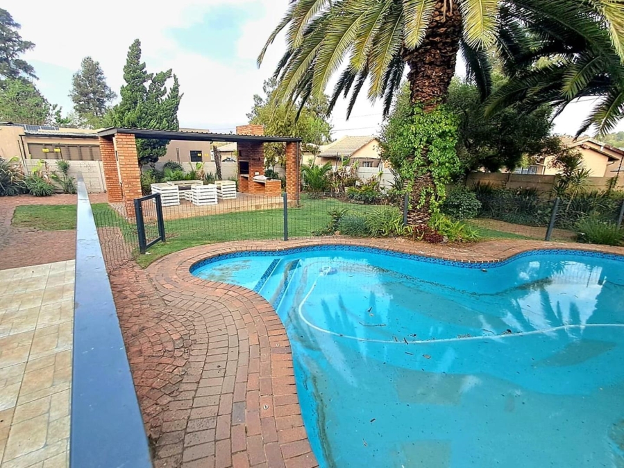 3 Bedroom Property for Sale in Brackendowns Gauteng