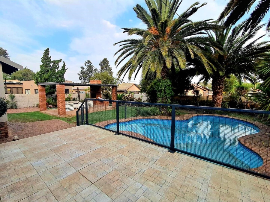 3 Bedroom Property for Sale in Brackendowns Gauteng