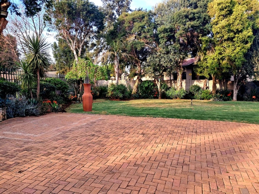 3 Bedroom Property for Sale in Brackendowns Gauteng