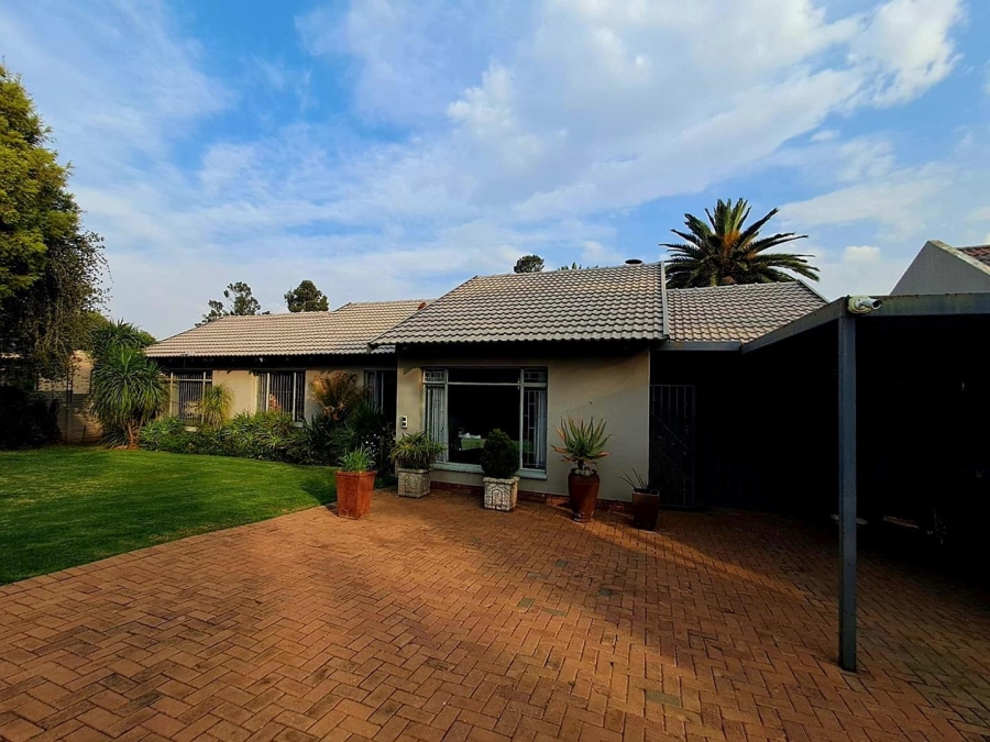 3 Bedroom Property for Sale in Brackendowns Gauteng