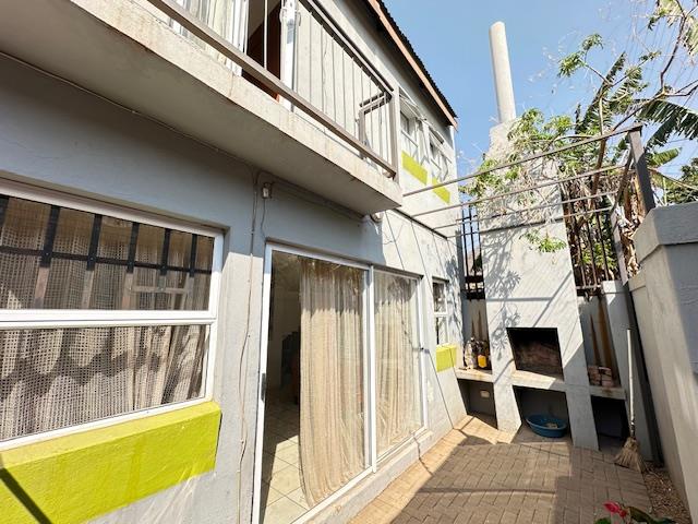 2 Bedroom Property for Sale in Pretoria North Gauteng