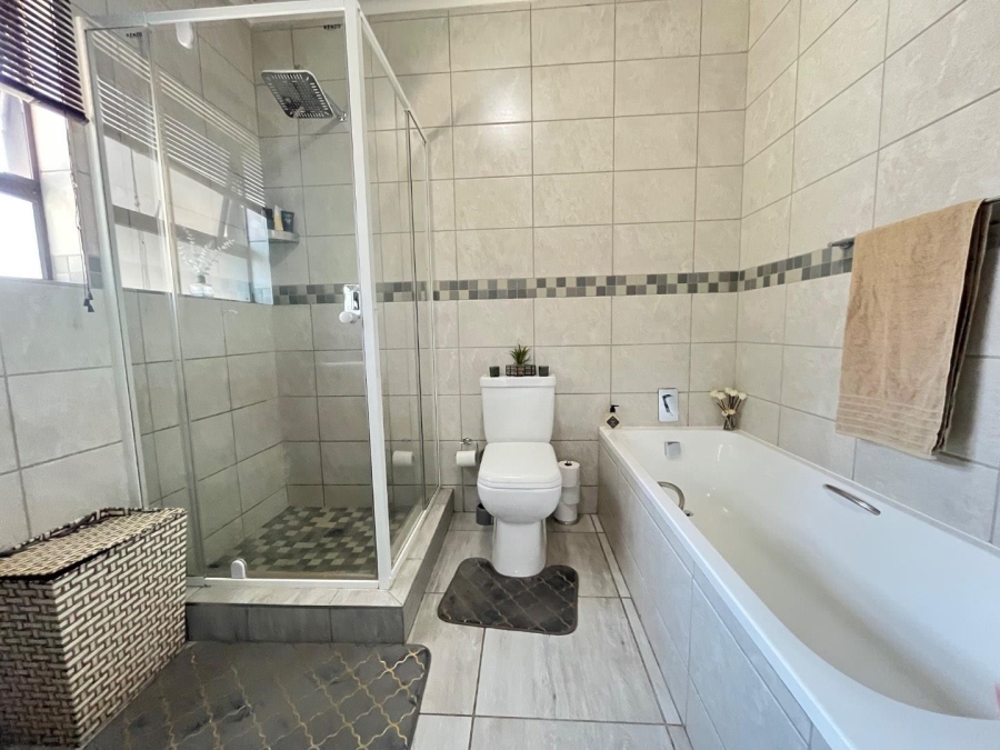 2 Bedroom Property for Sale in Edenvale Gauteng