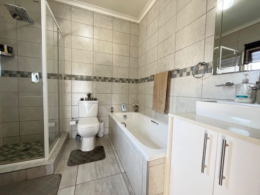 2 Bedroom Property for Sale in Edenvale Gauteng