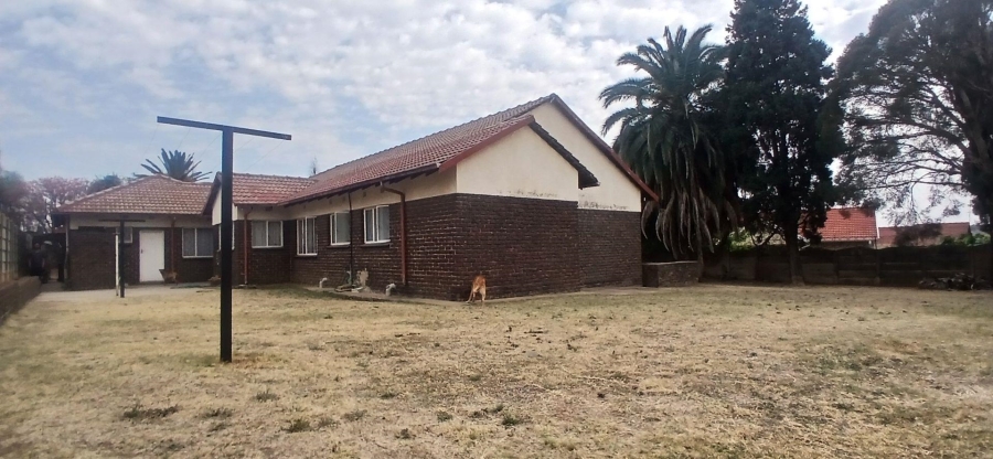 4 Bedroom Property for Sale in Birchleigh North Gauteng
