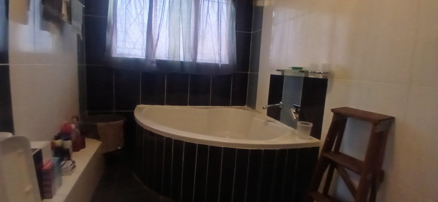 4 Bedroom Property for Sale in Birchleigh North Gauteng