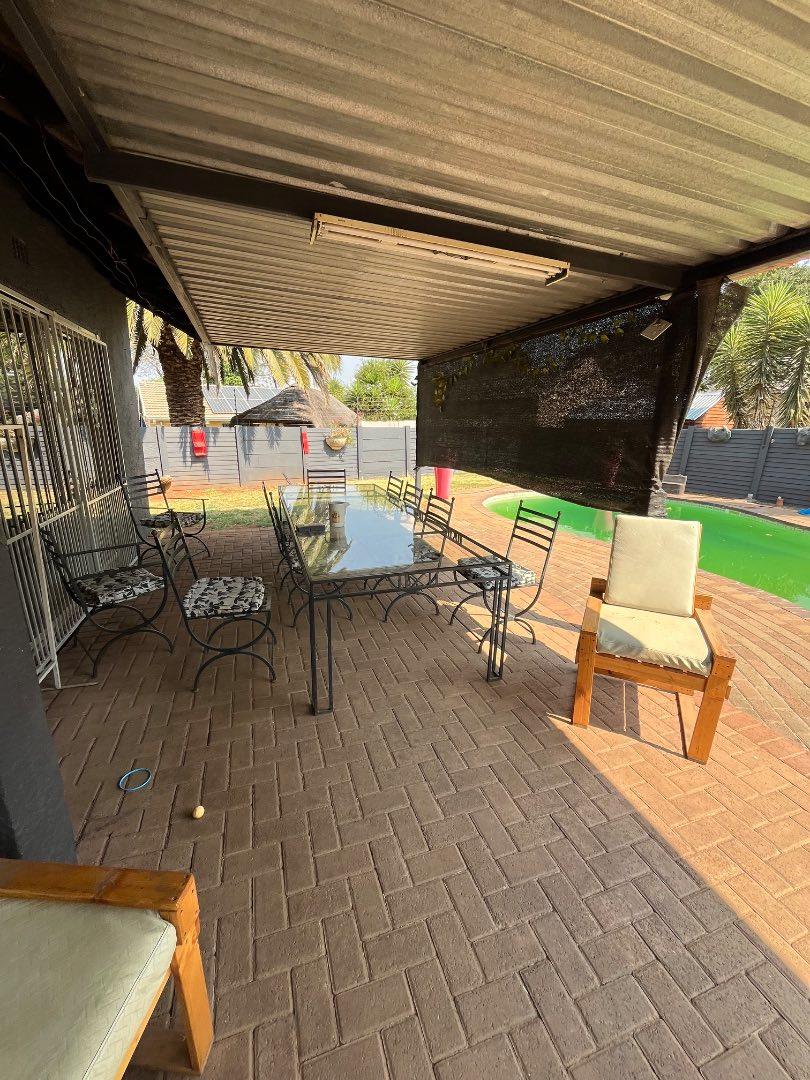 4 Bedroom Property for Sale in Brackendowns Gauteng
