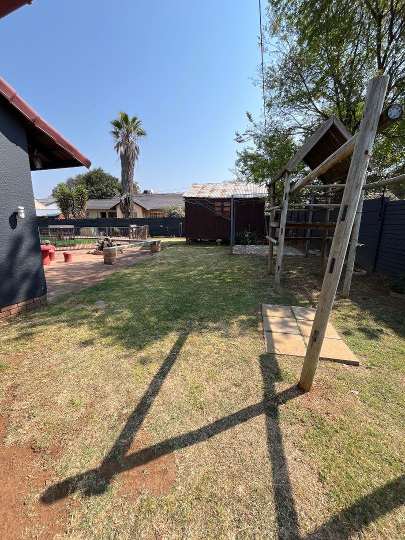 4 Bedroom Property for Sale in Brackendowns Gauteng