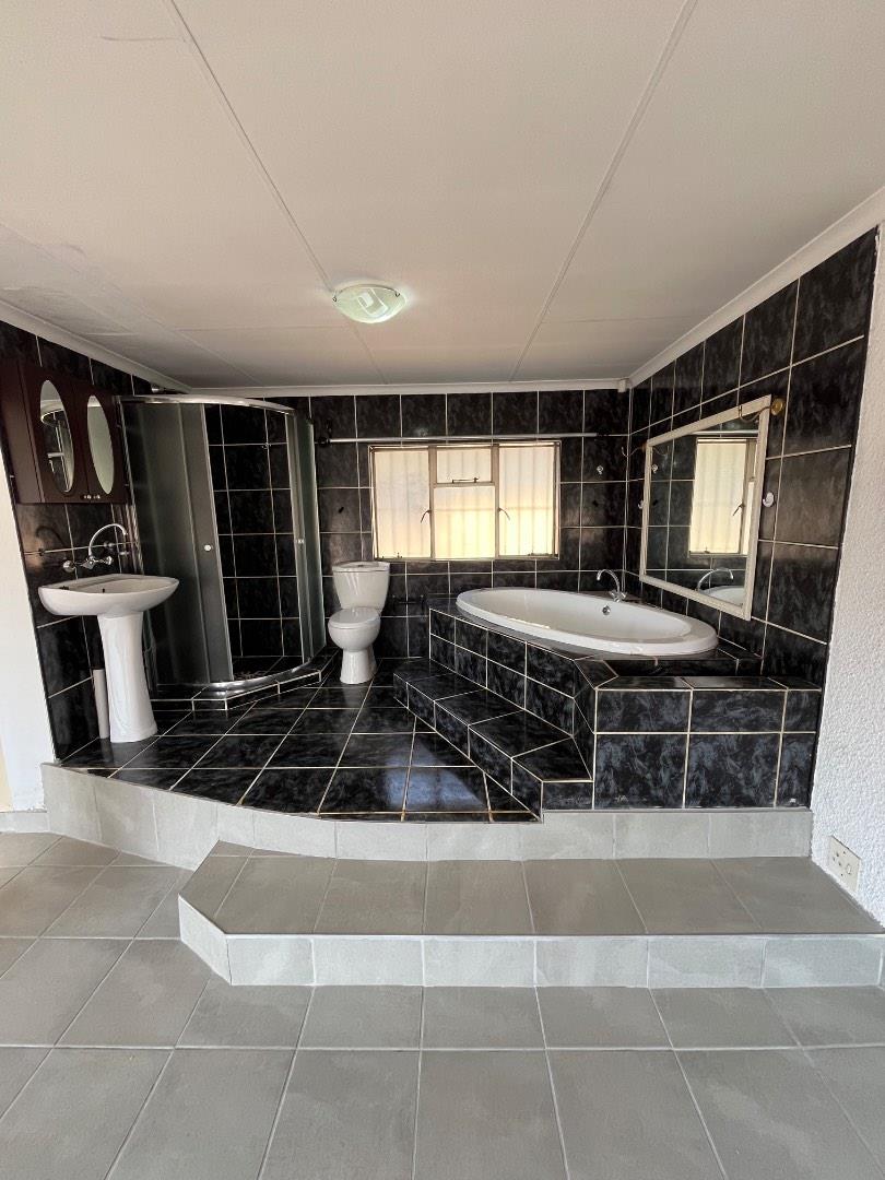 3 Bedroom Property for Sale in Albertsdal Gauteng