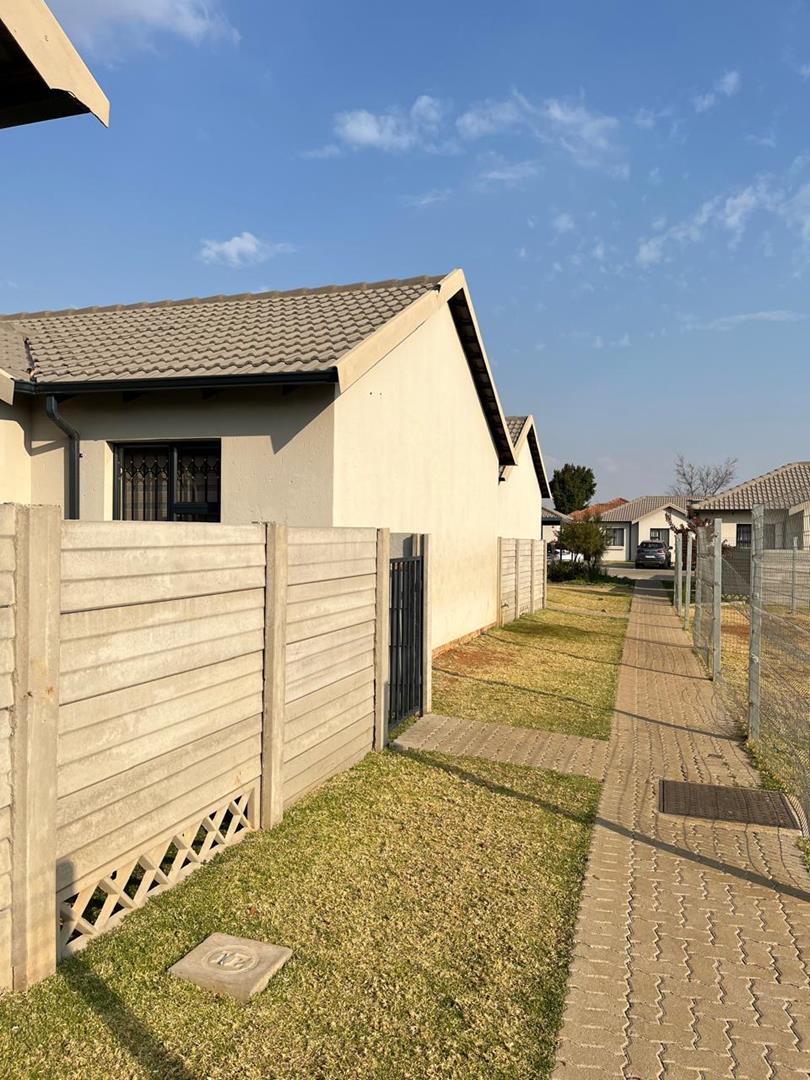 3 Bedroom Property for Sale in Albertsdal Gauteng