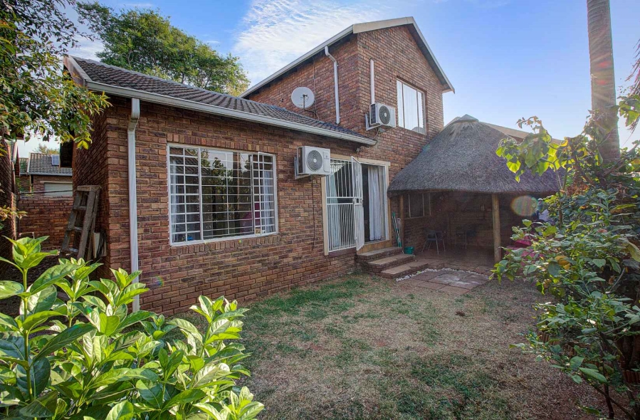 3 Bedroom Property for Sale in Wilgeheuwel Gauteng