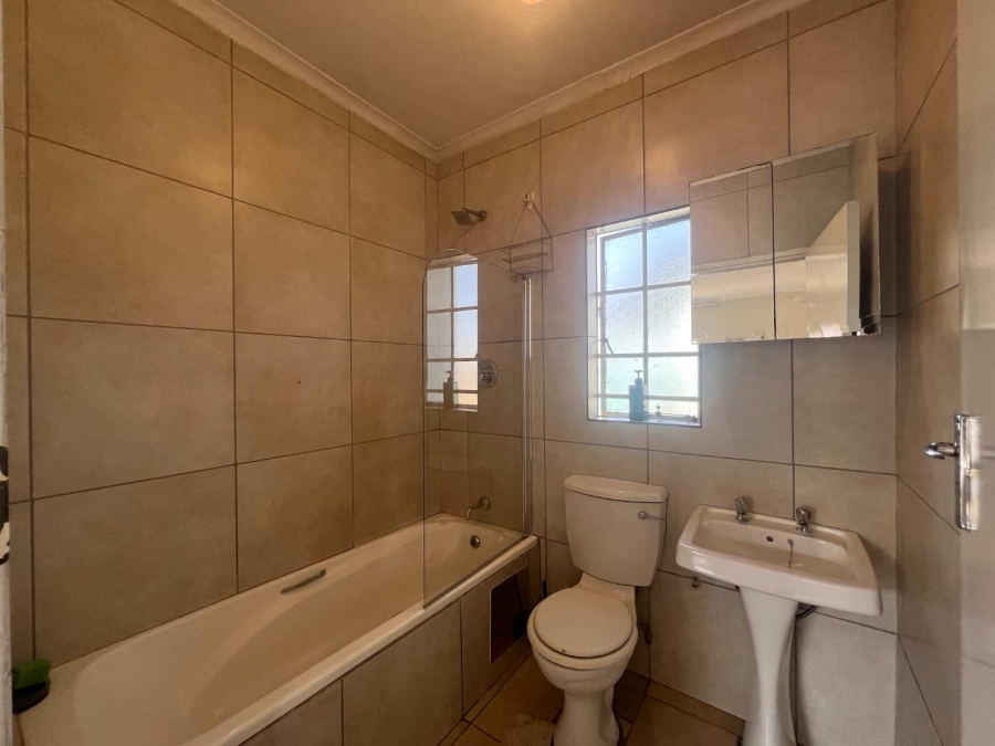 2 Bedroom Property for Sale in Sharonlea Gauteng
