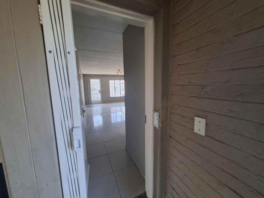 2 Bedroom Property for Sale in Buccleuch Gauteng