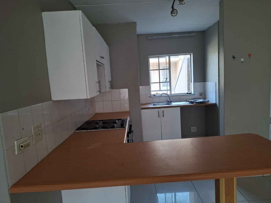 2 Bedroom Property for Sale in Buccleuch Gauteng