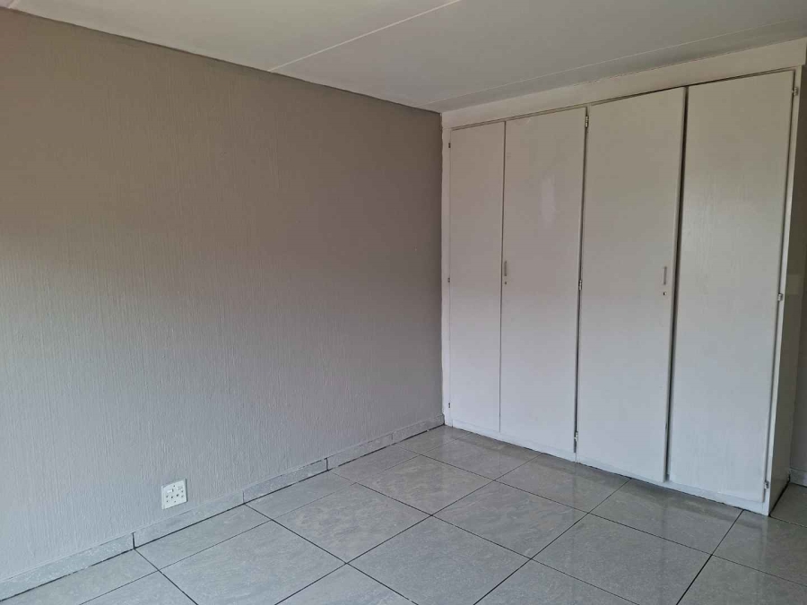 2 Bedroom Property for Sale in Buccleuch Gauteng