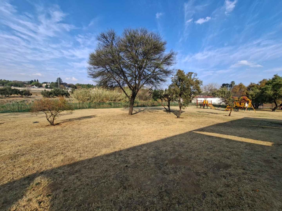 2 Bedroom Property for Sale in Buccleuch Gauteng