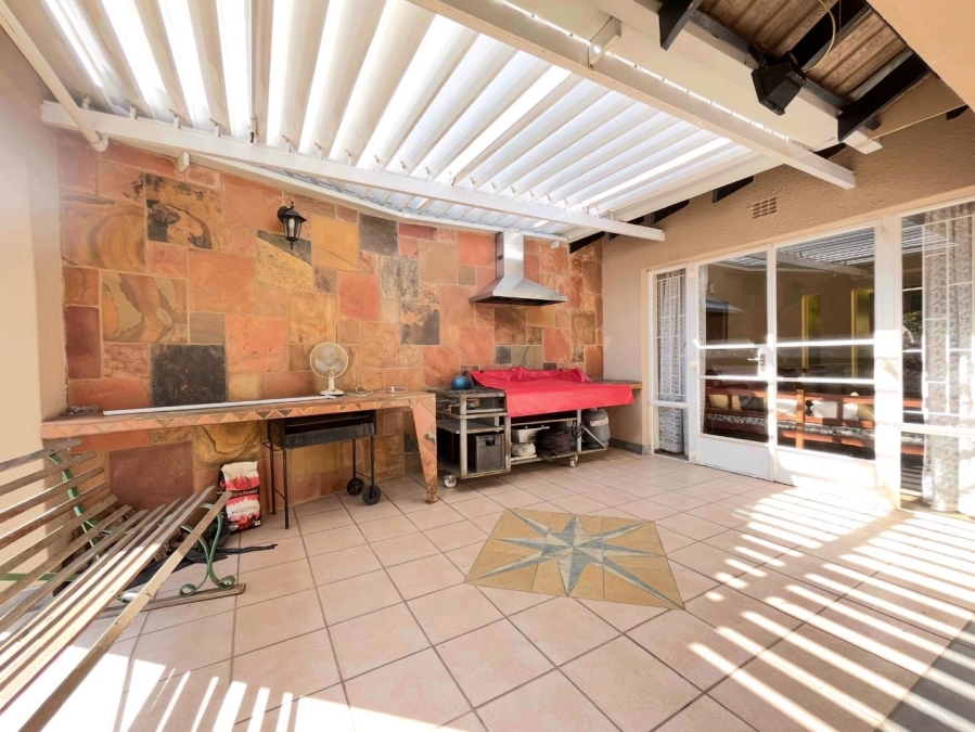 4 Bedroom Property for Sale in Crystal Park Gauteng