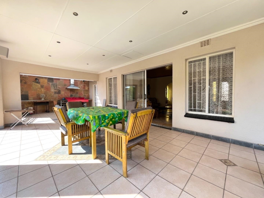 4 Bedroom Property for Sale in Crystal Park Gauteng