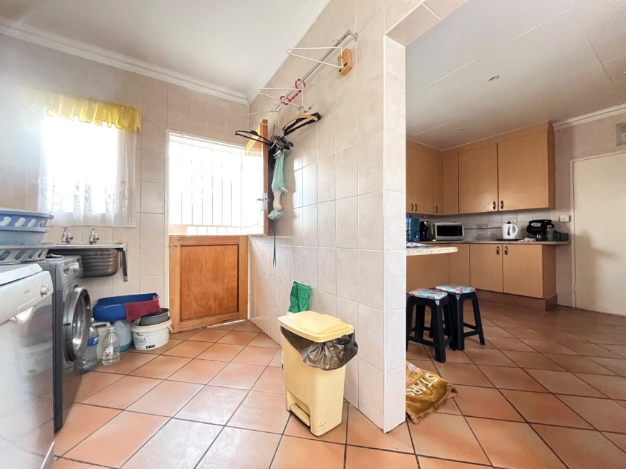 4 Bedroom Property for Sale in Crystal Park Gauteng