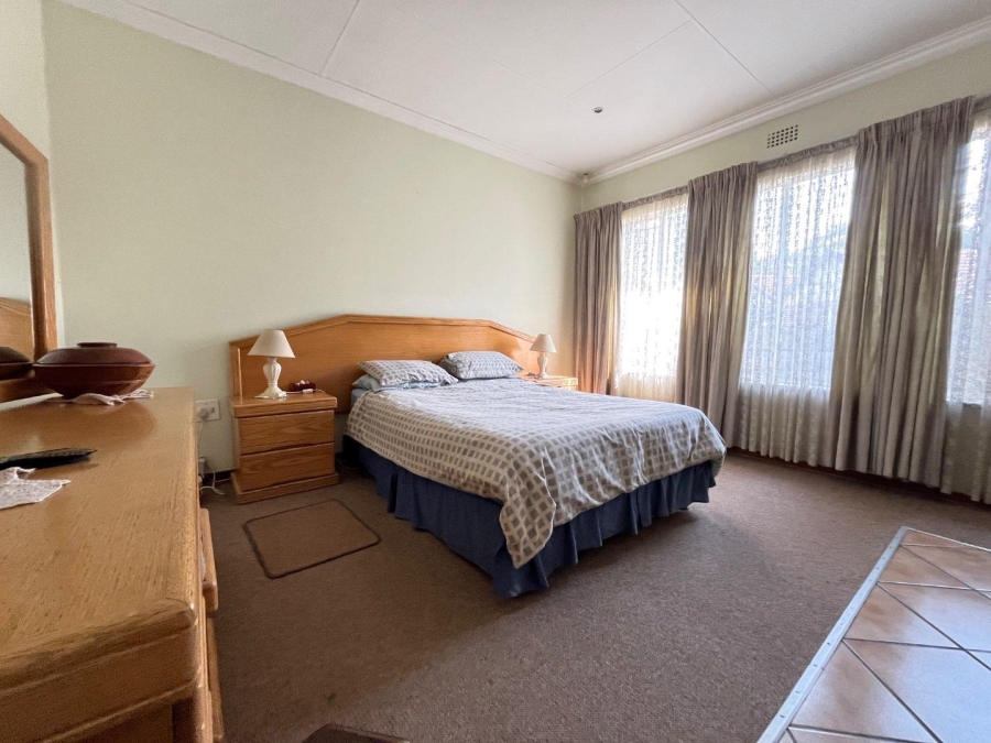 4 Bedroom Property for Sale in Crystal Park Gauteng
