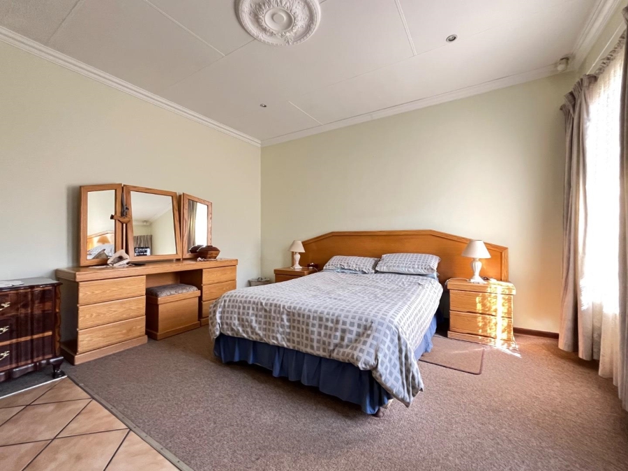 4 Bedroom Property for Sale in Crystal Park Gauteng