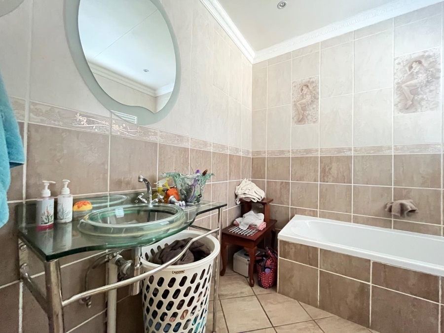 4 Bedroom Property for Sale in Crystal Park Gauteng