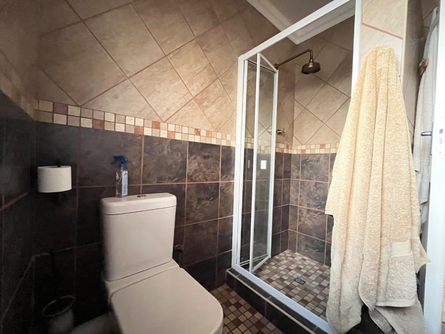 4 Bedroom Property for Sale in Crystal Park Gauteng