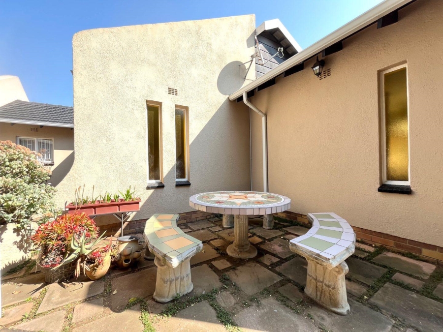 4 Bedroom Property for Sale in Crystal Park Gauteng