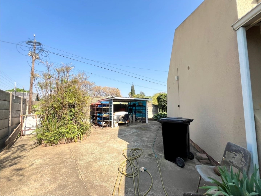 4 Bedroom Property for Sale in Crystal Park Gauteng