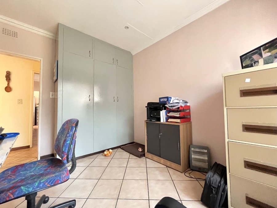 4 Bedroom Property for Sale in Crystal Park Gauteng