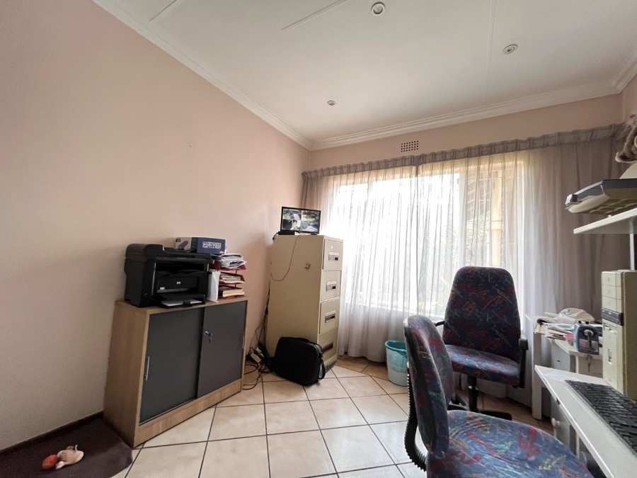 4 Bedroom Property for Sale in Crystal Park Gauteng