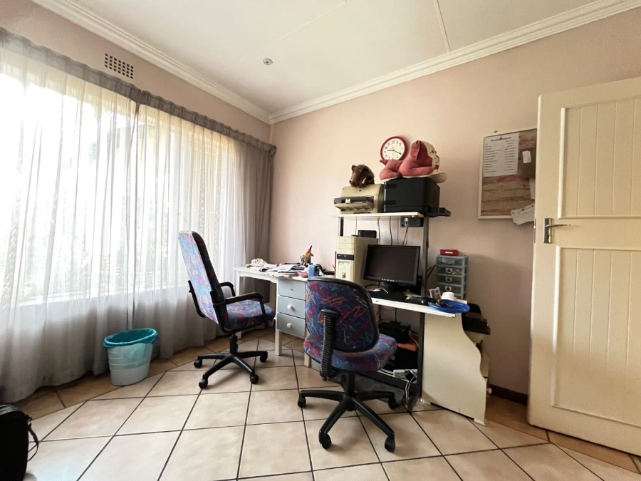 4 Bedroom Property for Sale in Crystal Park Gauteng