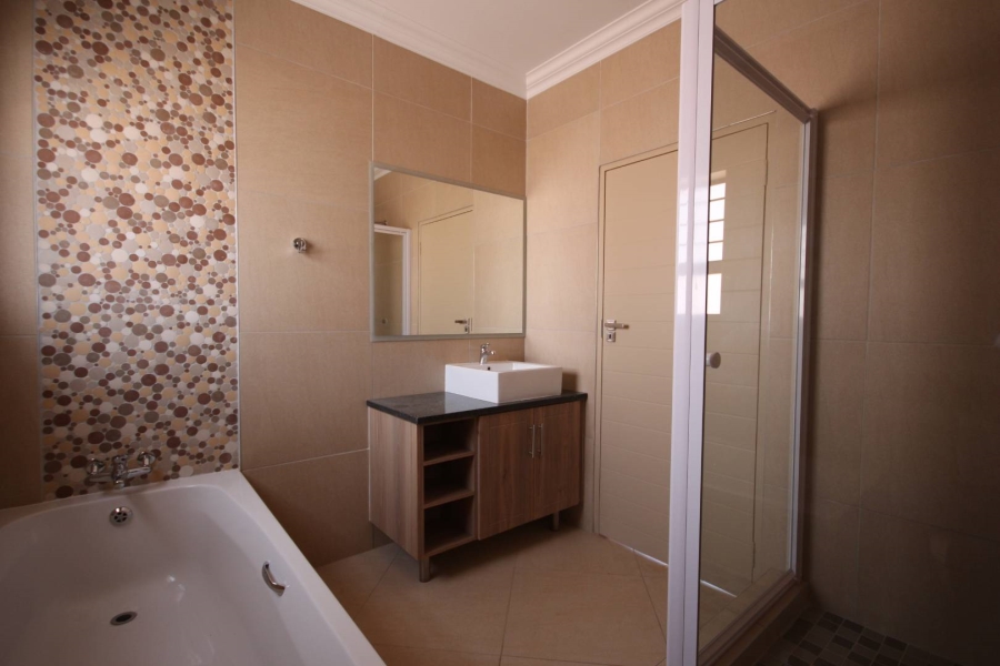 To Let 4 Bedroom Property for Rent in Olympus Gauteng