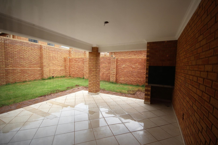 To Let 4 Bedroom Property for Rent in Olympus Gauteng