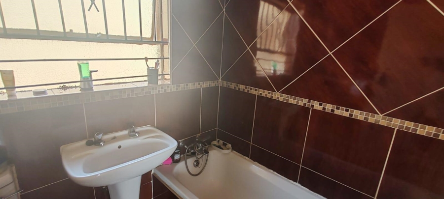 2 Bedroom Property for Sale in Morula View Gauteng