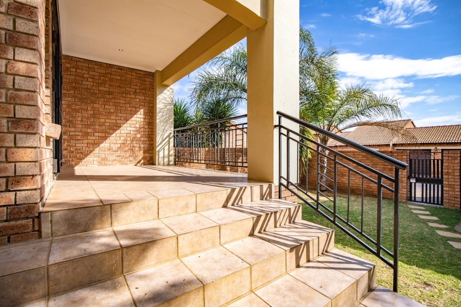 To Let 3 Bedroom Property for Rent in Mooikloof Ridge Gauteng