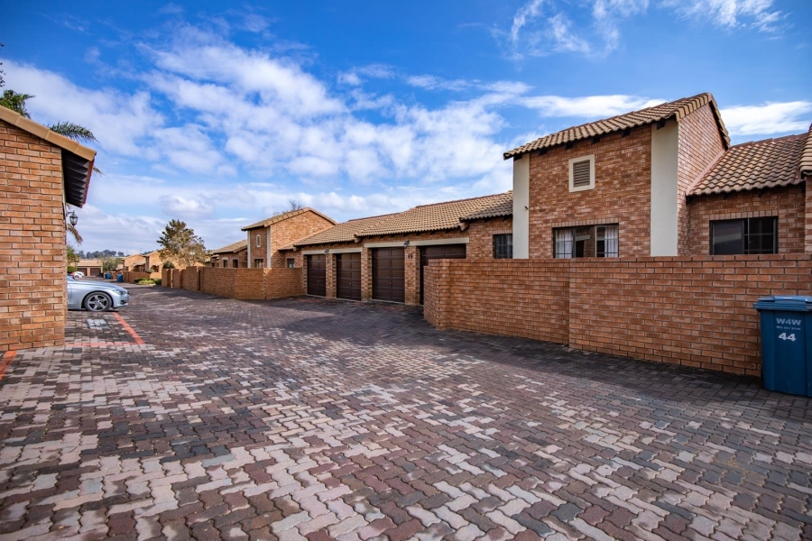 To Let 3 Bedroom Property for Rent in Mooikloof Ridge Gauteng