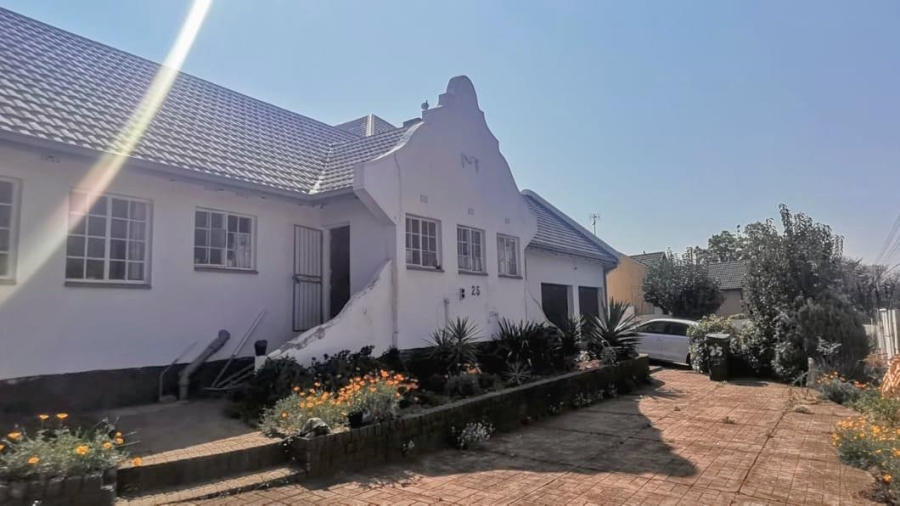 To Let 5 Bedroom Property for Rent in Mondeor Gauteng