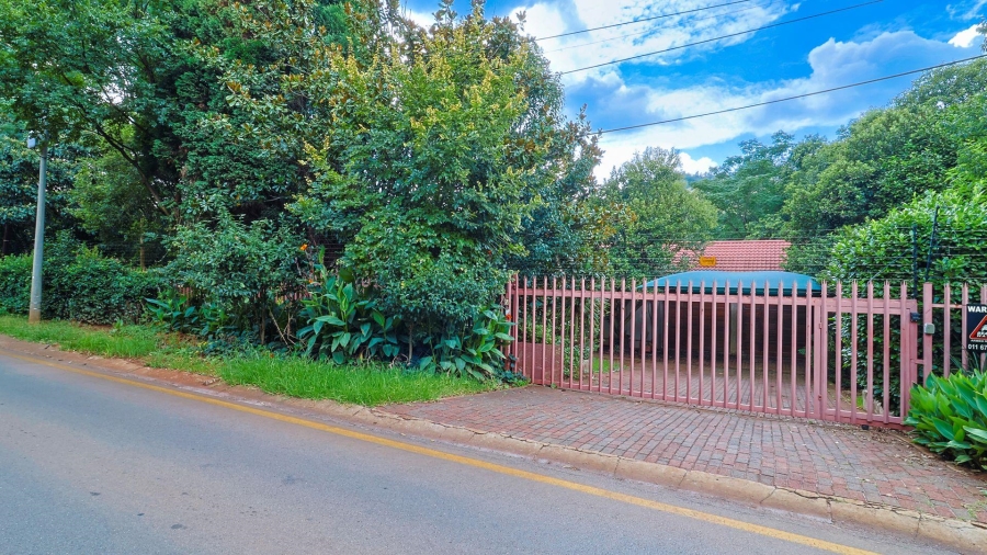 5 Bedroom Property for Sale in Kloofendal Gauteng