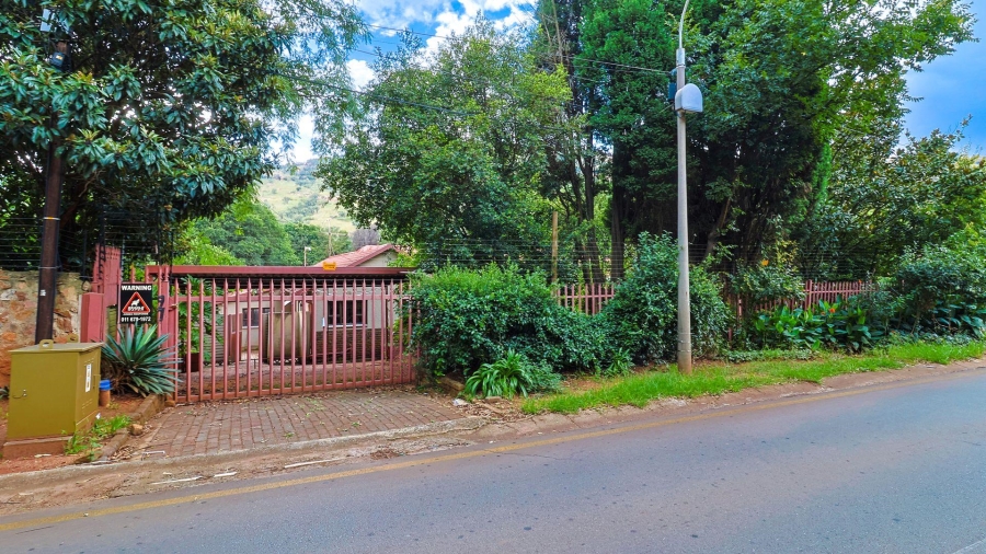 5 Bedroom Property for Sale in Kloofendal Gauteng
