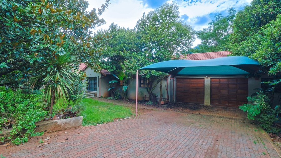 5 Bedroom Property for Sale in Kloofendal Gauteng