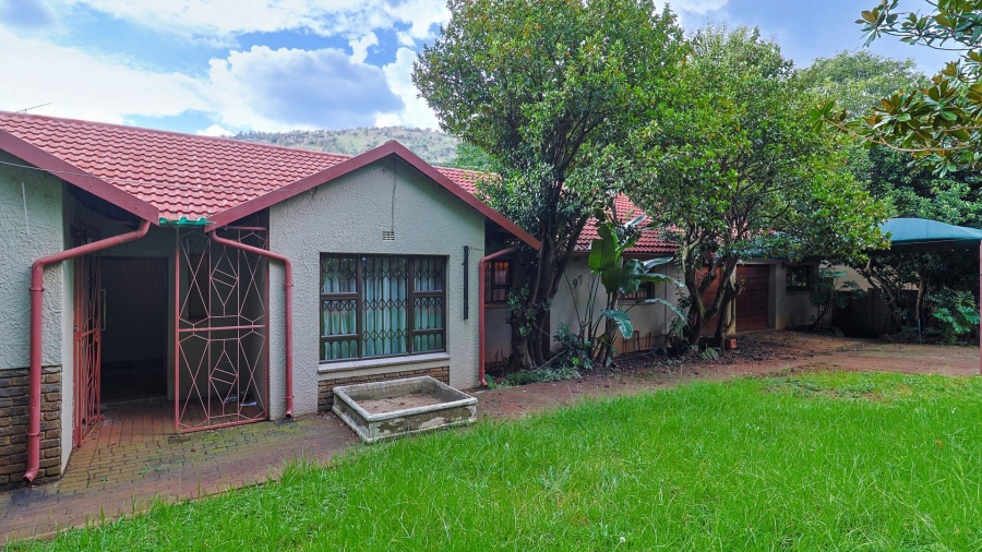 5 Bedroom Property for Sale in Kloofendal Gauteng