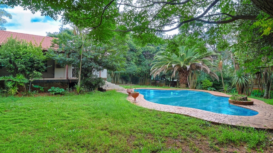 5 Bedroom Property for Sale in Kloofendal Gauteng