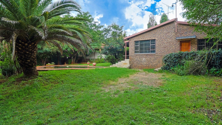 5 Bedroom Property for Sale in Kloofendal Gauteng