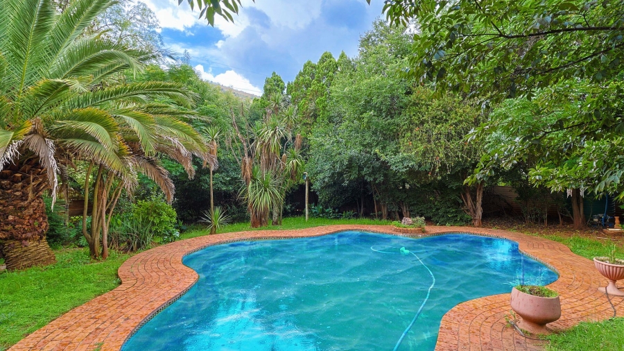 5 Bedroom Property for Sale in Kloofendal Gauteng