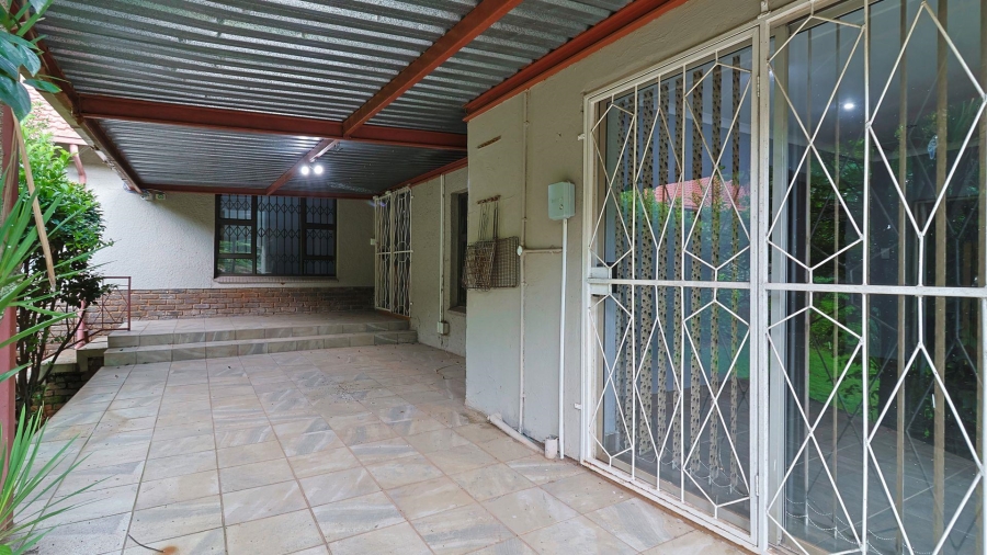 5 Bedroom Property for Sale in Kloofendal Gauteng